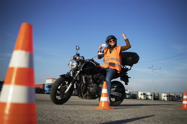 מורה נהיגה לאופנוע